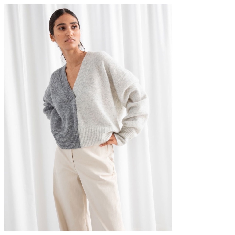 & Other Stories | Colorblock Alpaca Blend V-Neck Sweater | Gray/Cream | XS